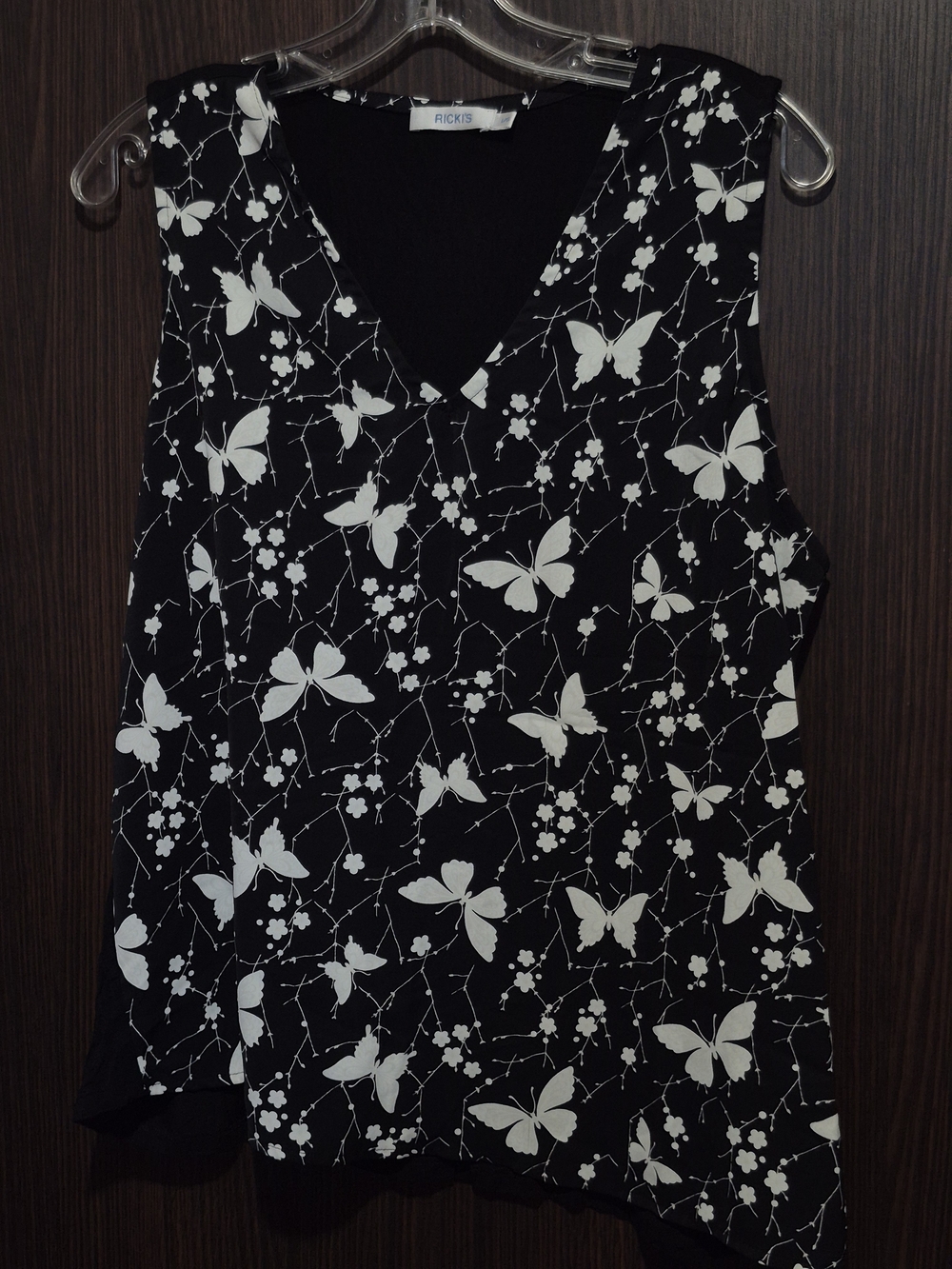 Ricki's Black V-Neck Sleeveless Top with White Butterfly Print Size: L